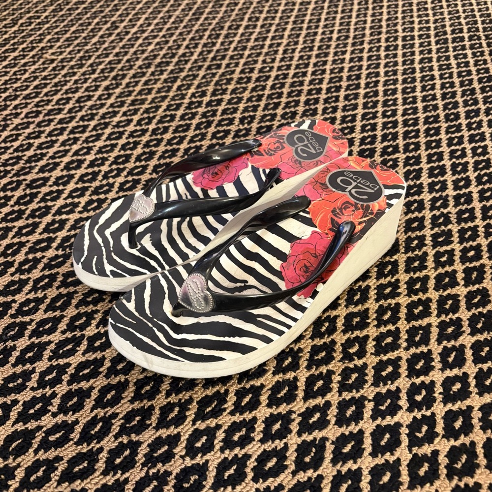 2B bebe Y2K Platform Flip Flops – Zebra & Rose Print